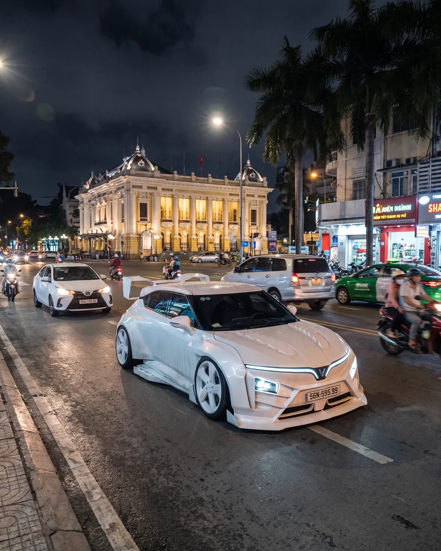 White VF7 Widebody in traffic in front of the Saigon Opera House, AI render